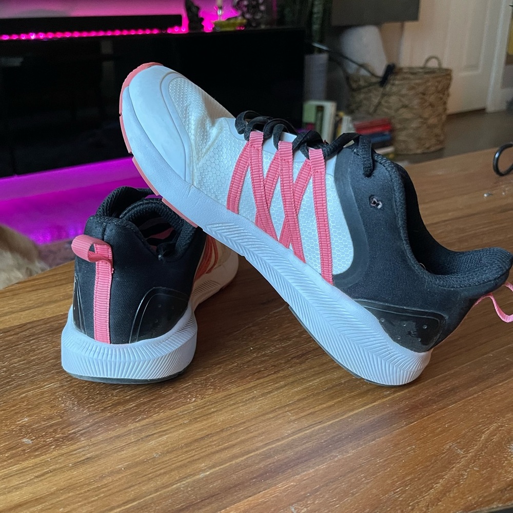 Running shoes - Picture 4 of 4